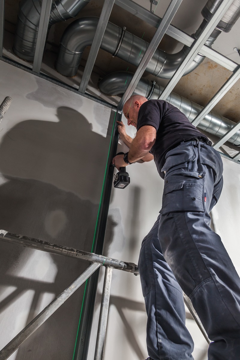 DV03 MPLAX300G APL LAX300G 02