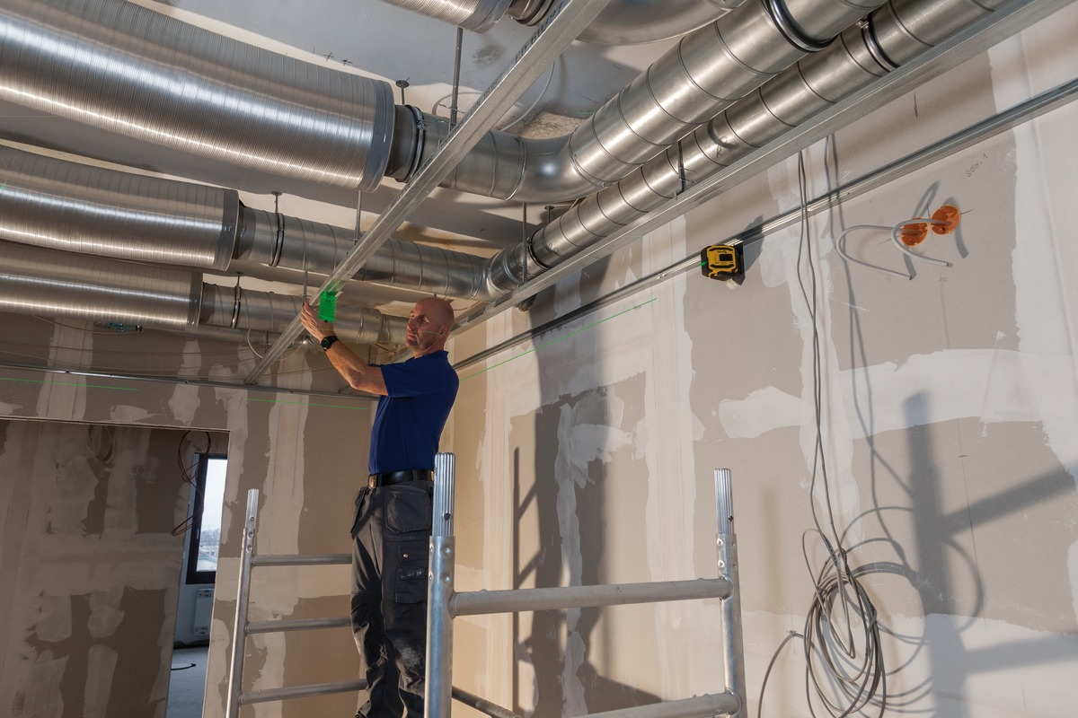 DV03 MPLAX300G APL LAX300G 03